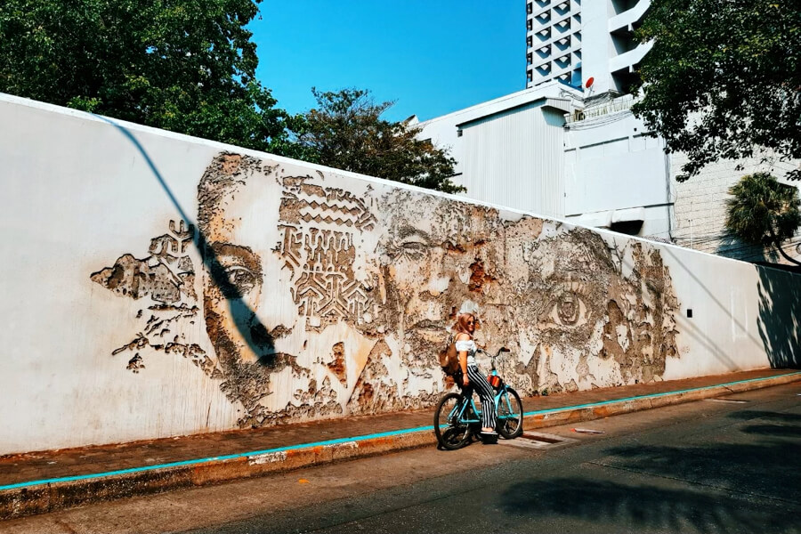 Danielle inspecteert een fietstour in Bangkok