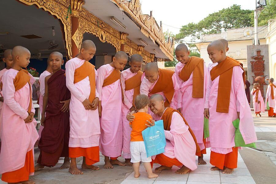 Myanmar Bagan Monks 01