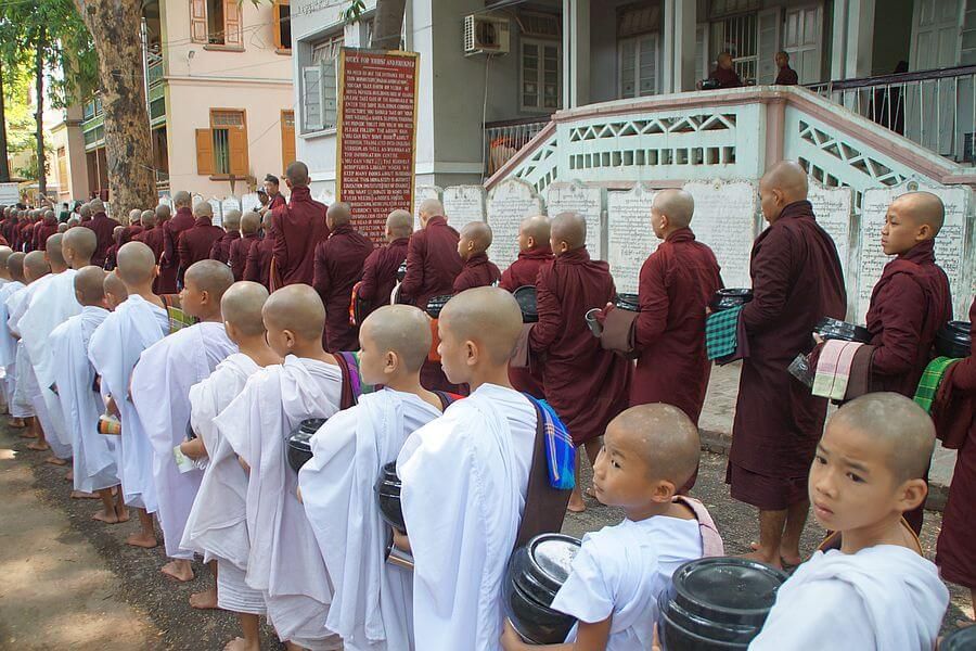 Myanmar Mandalay Monks 01