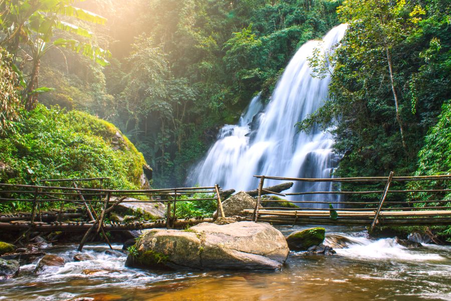 Thailand Chiang Mai jungle trekking langs watervallen