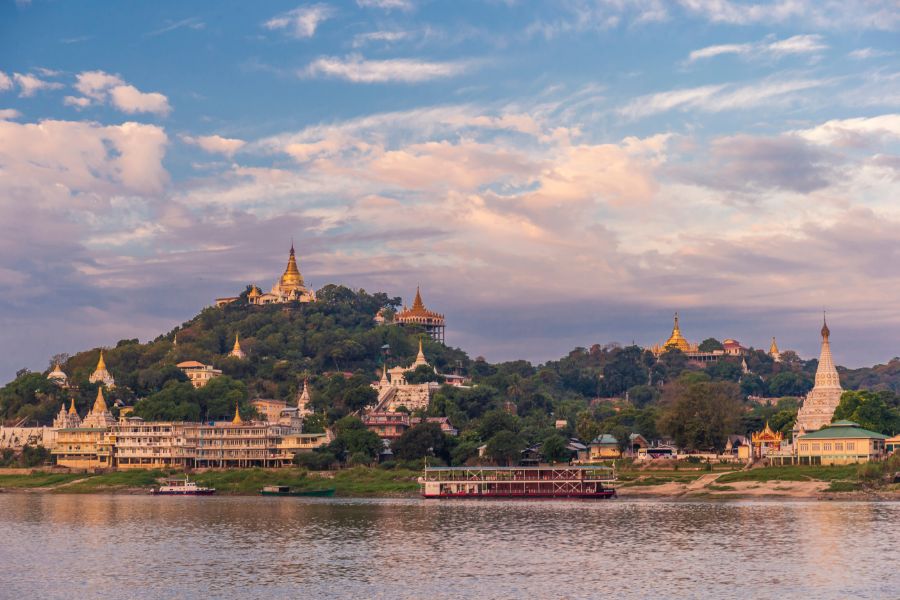 Myanmar Irrawaddy rivier pagodes en tempels uitzicht