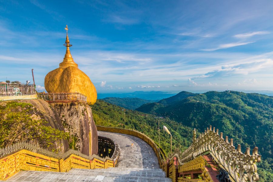 Myanmar Kyaikhtiyo of Kyaiktiyo pagode Golden Rock