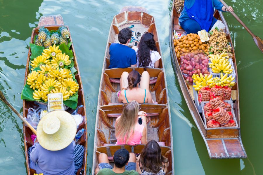 Thailand Ratchaburi Damnoen Saduak toeristen drijvende markt per boot in de buurt van Bangkok