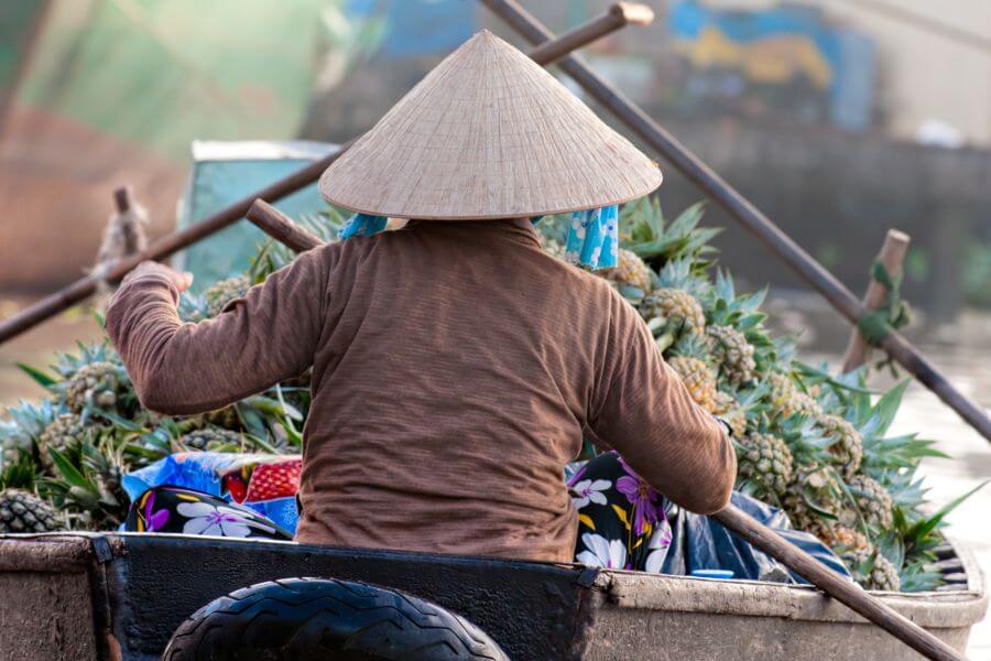 Vietnam Can Tho Ananas Verkoper Mekong Delta drijvende markt