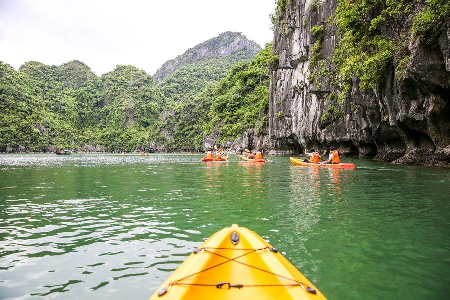 Vietnam Halong Bay Kano varen