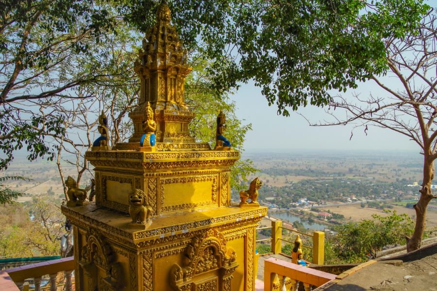Cambodja Battambang Phnom Sompov Mountain berg uitzicht natuur