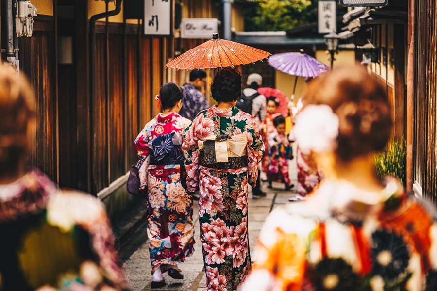 Japan Kyoto Dames in kimono met paraplu