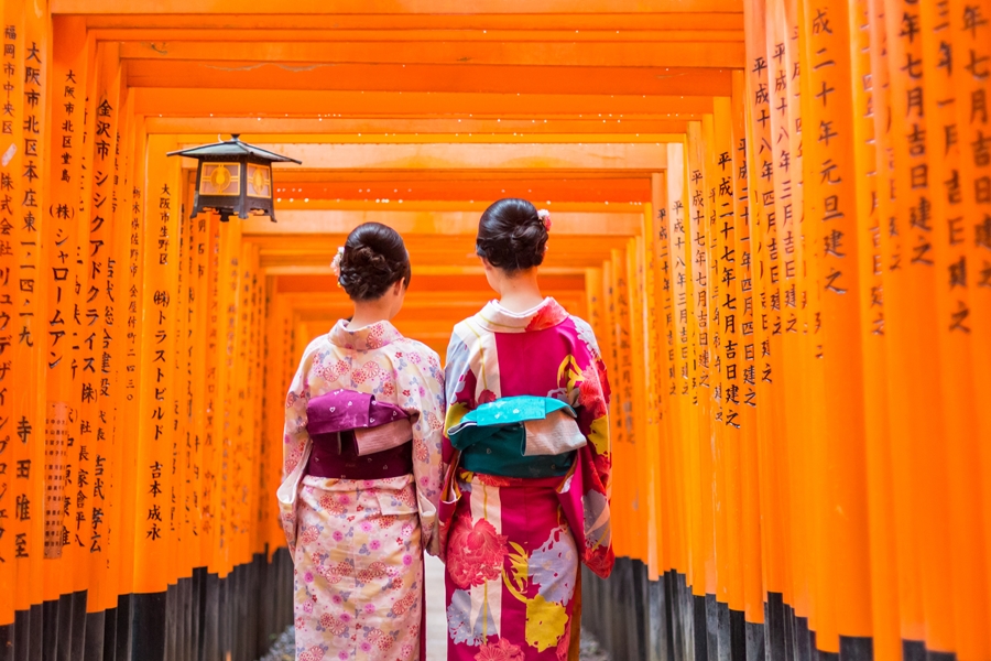 Japan Kyoto Fushimi Inari Shrine met kimono