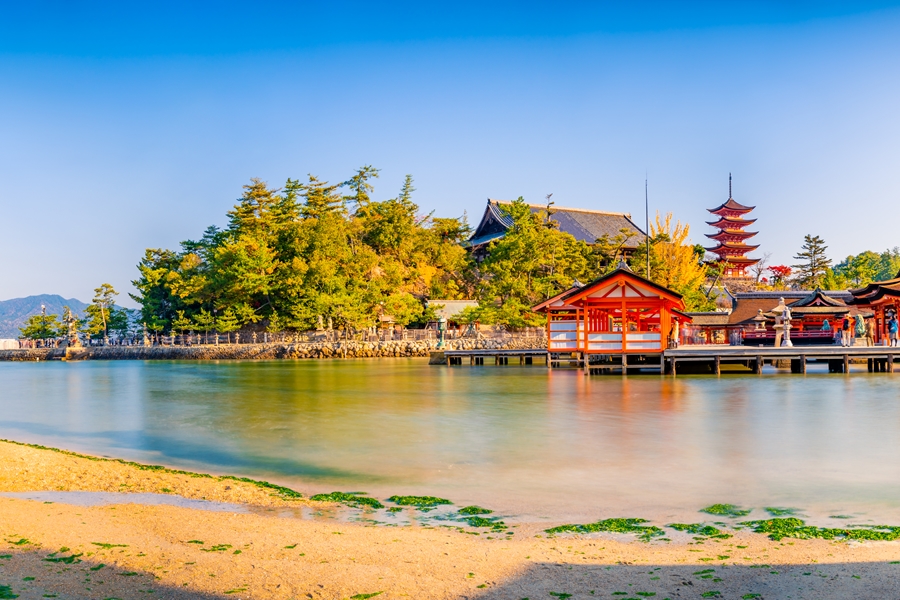 Japan Miyajima tempel bij het water