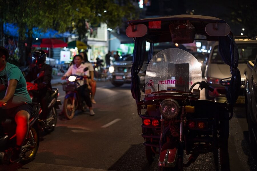 Laos Vientiane diner BBQ tour by night