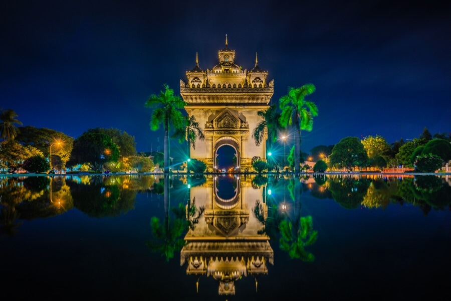 Laos Vientiane diner BBQ tour by night