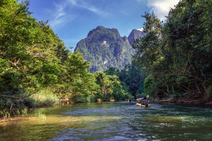 Raften nationaal park Khao Sok thailand omgeving natuur bergen