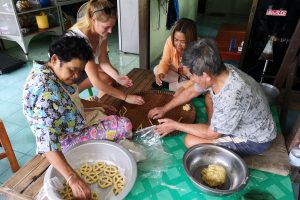 Blog artikel1 'Koken en garnalen vissen met de lokale bevolking in Ayutthaya'