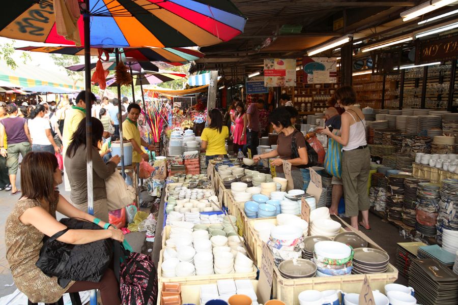 Thailand Bangkok Chatuchak Weekend Markt shoppen mensen lokale markt