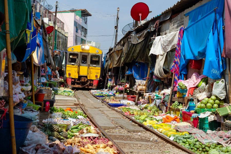 Thailand Bangkok Maeklong train market