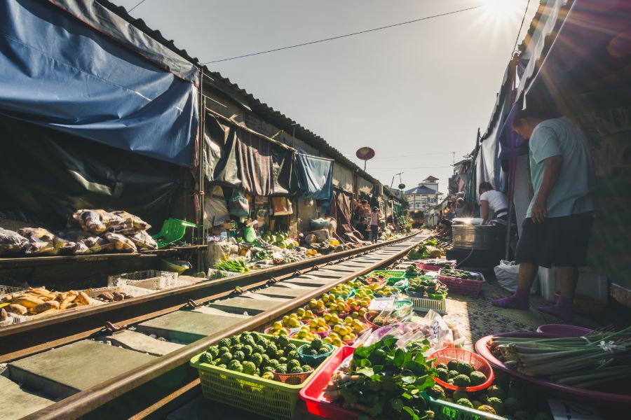 Boek de reis 'Drijvende markt en treinmarkt tour'