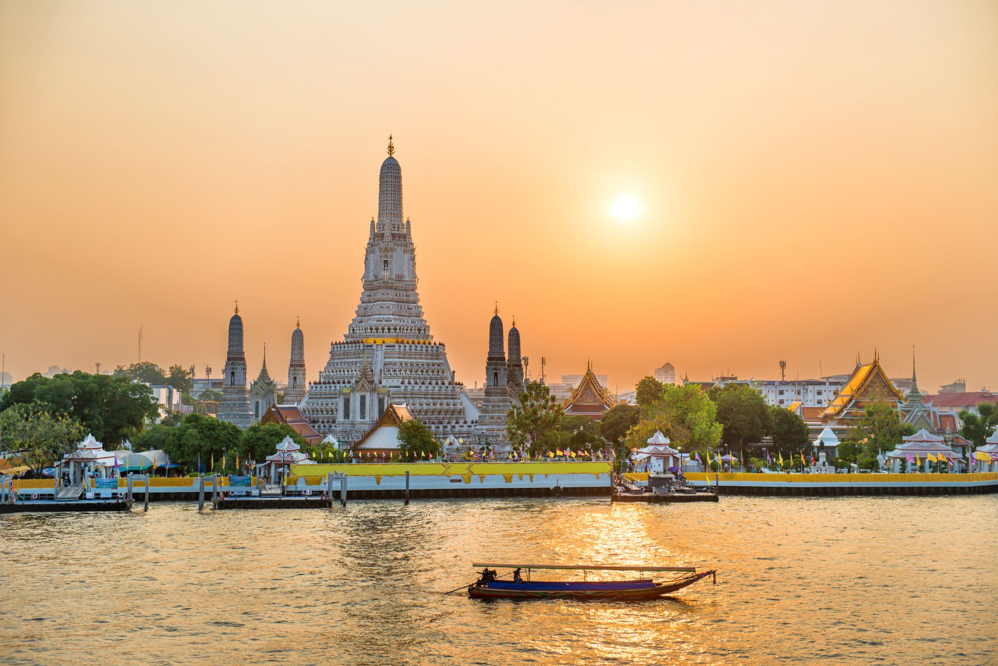 Thailand Bangkok Wat Arun tempel Chao Phraya rivier zonsondergang