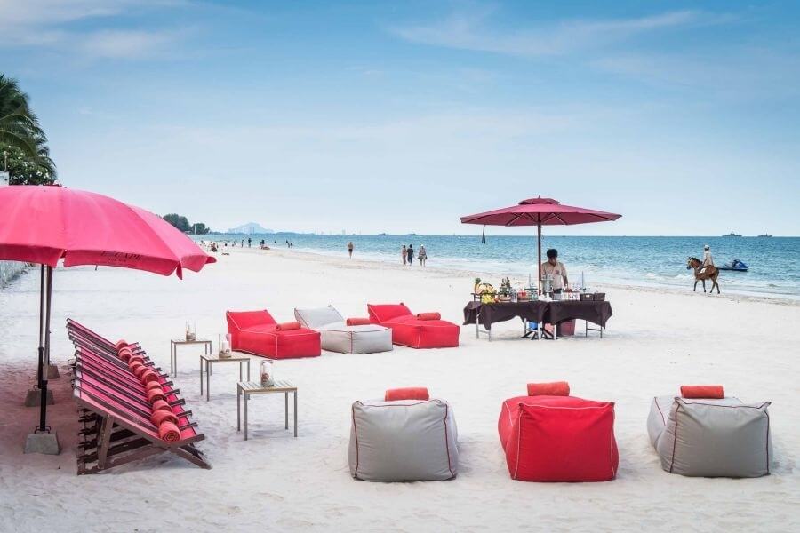 Thailand Hua Hin Strand met zitkussens