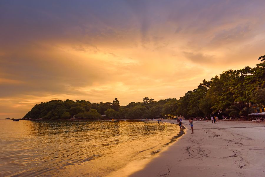 Thailand Koh Samet strand eiland zonsondergang Vongdeuan Beach uitzicht