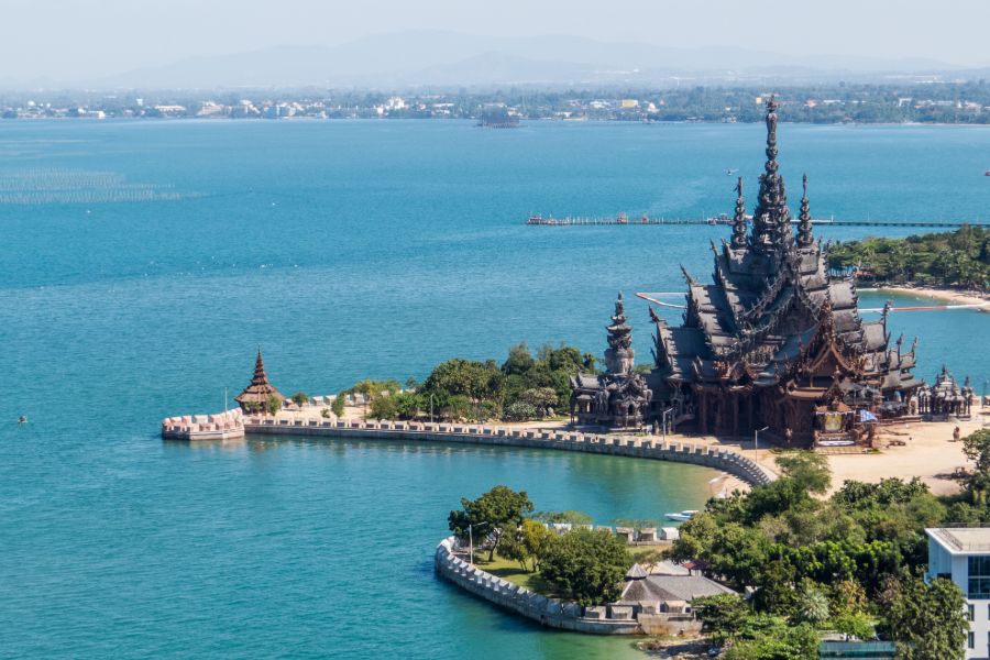 Thailand Pattaya bovenaanzicht uitzicht op Sanctuary of truth tempel heiligdom boedhisme