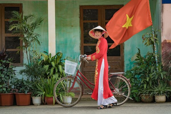 Vietnam Local Dress Ao Dai 02