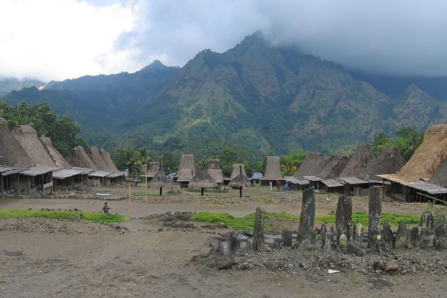 Indonesie Flores Bajawa excursie Bena traditioneel dorp