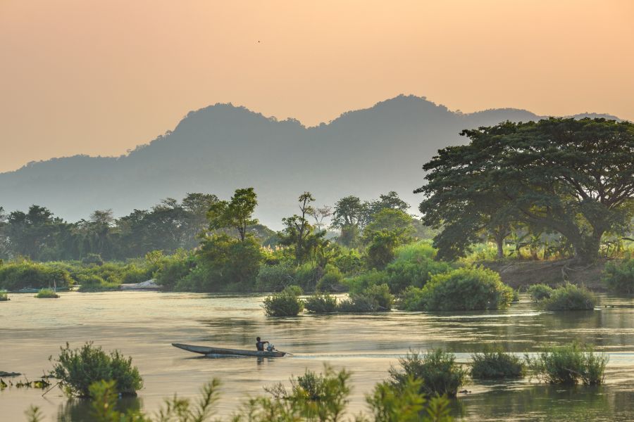 Laos Don Khone Island mekong rivier boot