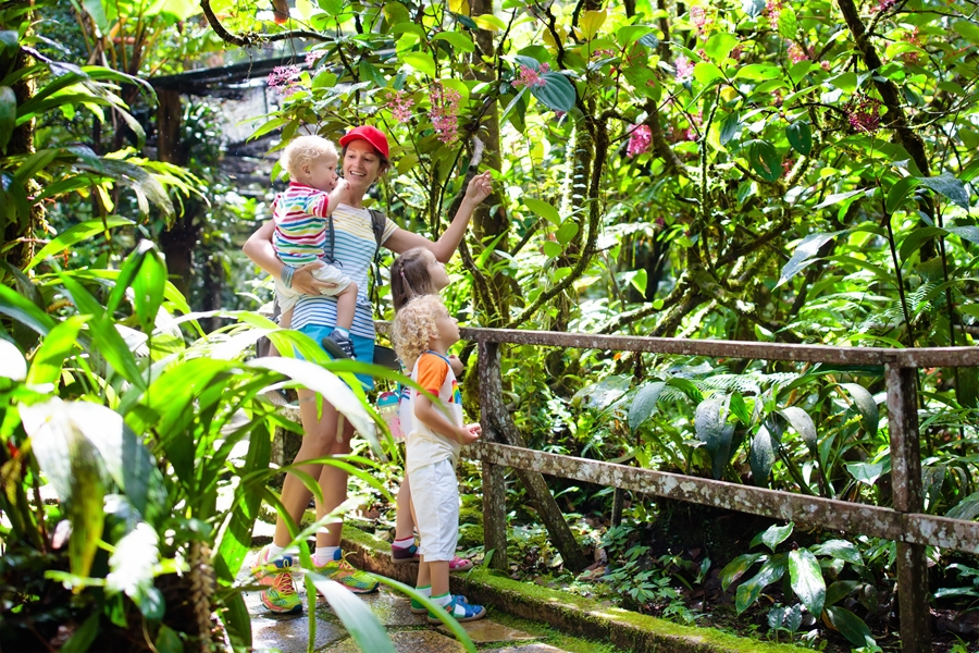Maleisie Kinabalu Jungle moeder met kids