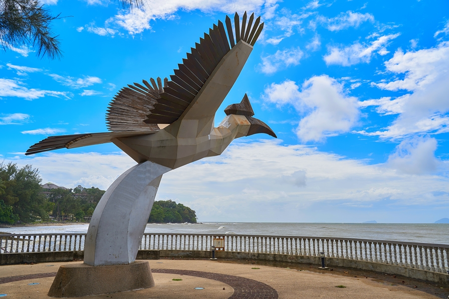 Maleisie Sarawak Damai strand hornbill monument
