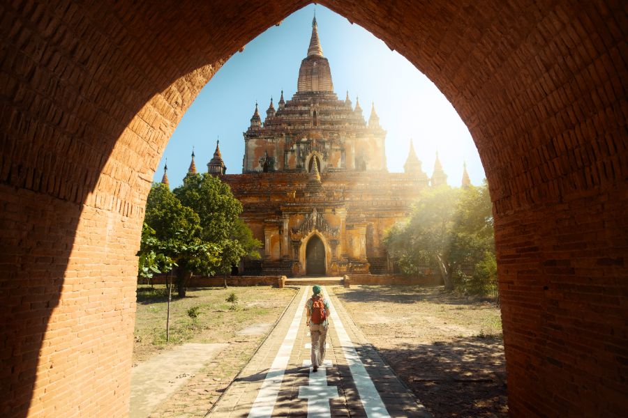 Myanmar Bagan Htilominlo tempel pagode wandelen