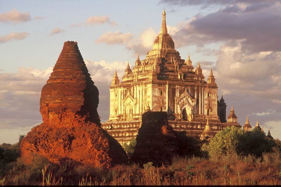 Dag 3: Yangon – Bagan per vliegtuig