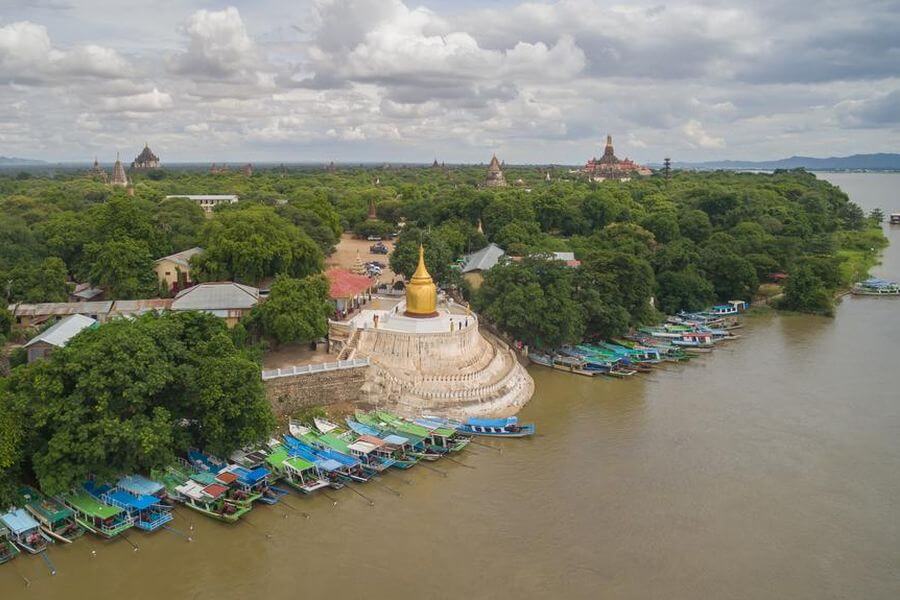 Myanmar Bagan pagodes lake irrawaddy rivier boten Tharabar Gate 20