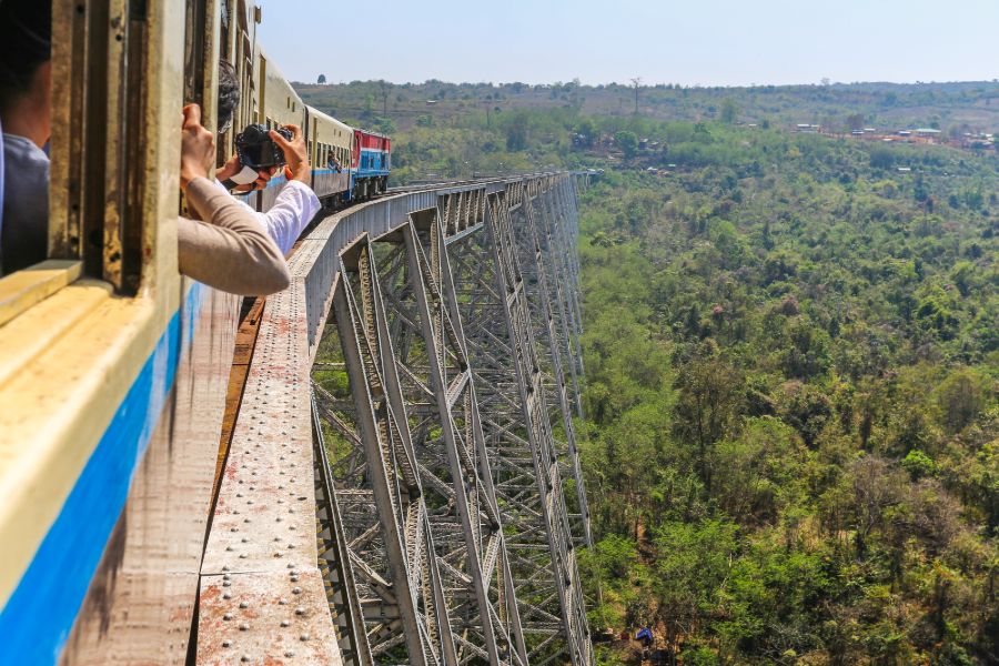 Myanmar Shan State Mandalay Hsipaw Gokhteik Viaduct trein 2