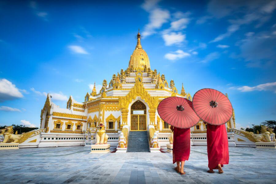 Myanmar Yangon Shwedagon pagode monikken 2