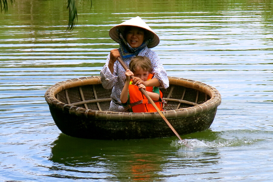 Vietnam Hoi An ronde boot varen 02