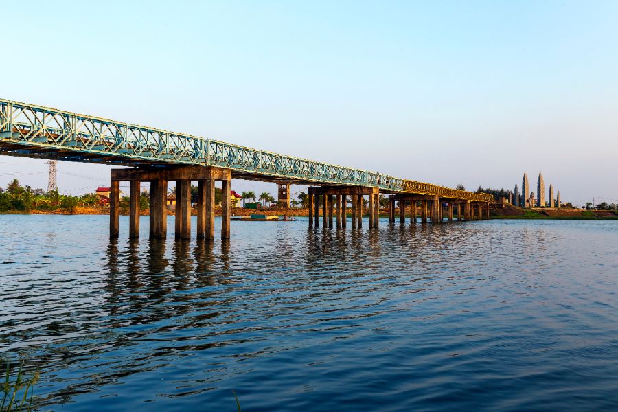 Vietnam Quang Tri Hien Luong Bridge