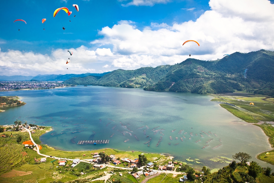 Nepal Sarangkot Paragliding Phewa Lake meer