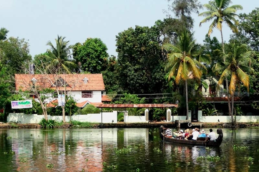 India Alleppey Green Palm Homes 05