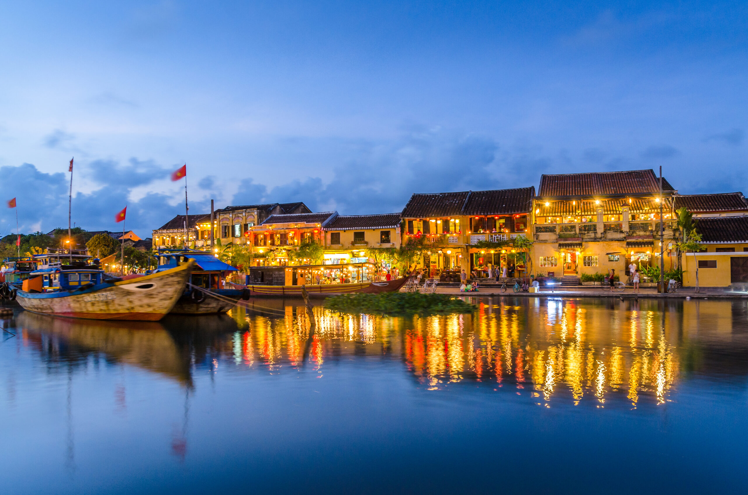 shutterstock 363946115 hoi an during sunset vietnam town ancient hoian night river indochina old amazing asia buildings channel dawn herit