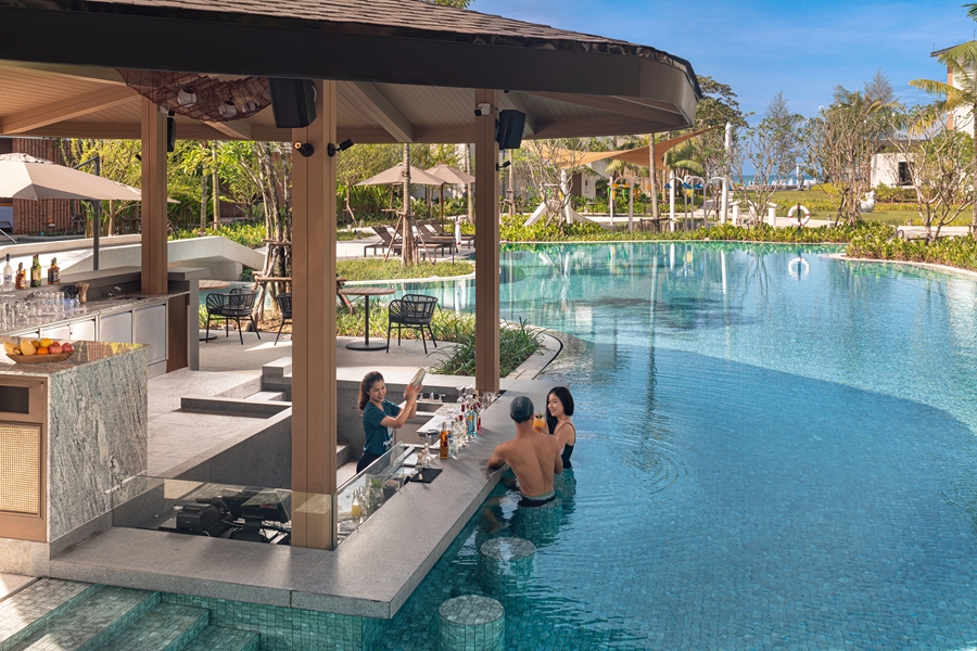 Thailand Khao Lak Pullman Resort Pool bar zwembad