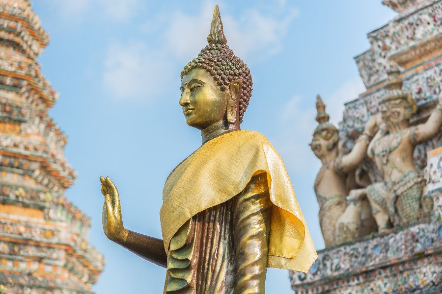 thailand bangkok wat arun boeddha beeld