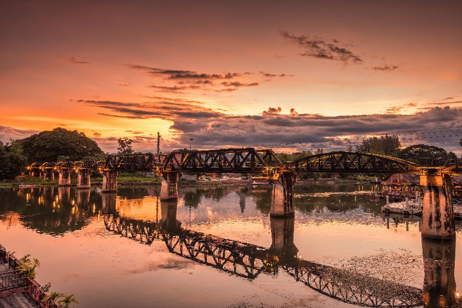 thailand kanchanaburi birmaspoorlijn dodenspoorlijn bridge river kwai