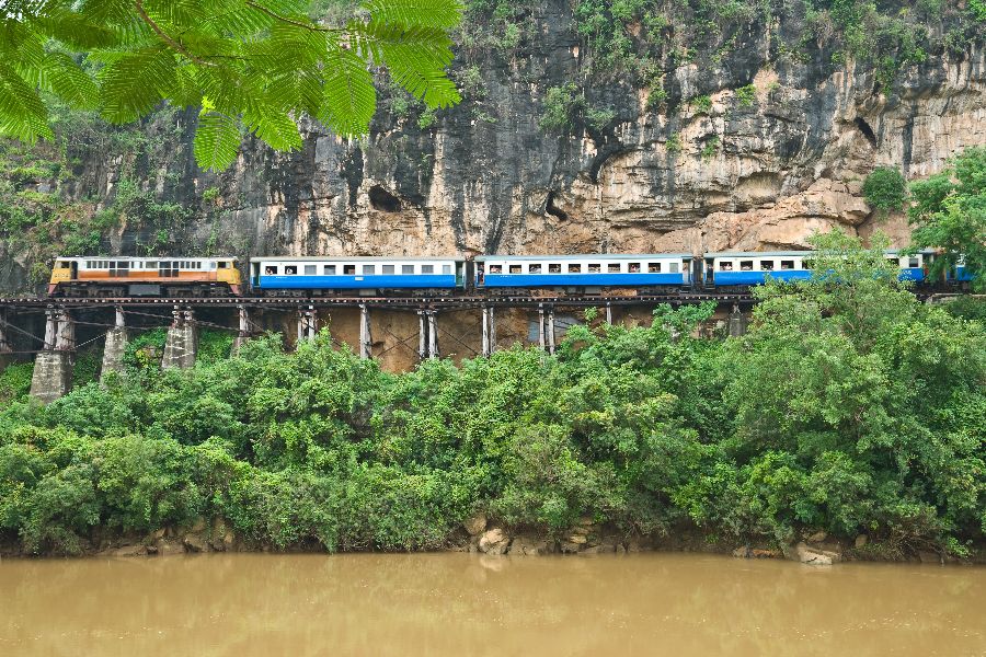 thailand kanchanaburi birmaspoorlijn dodenspoorlijn trein