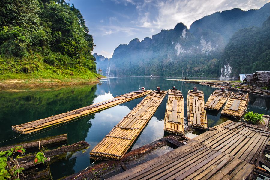 thailand khao sok national park bamboe vlot