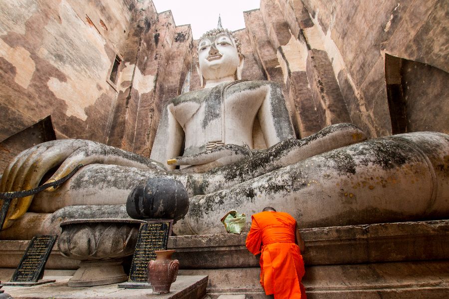 thailand sukhothai wat si chum tempel monnik
