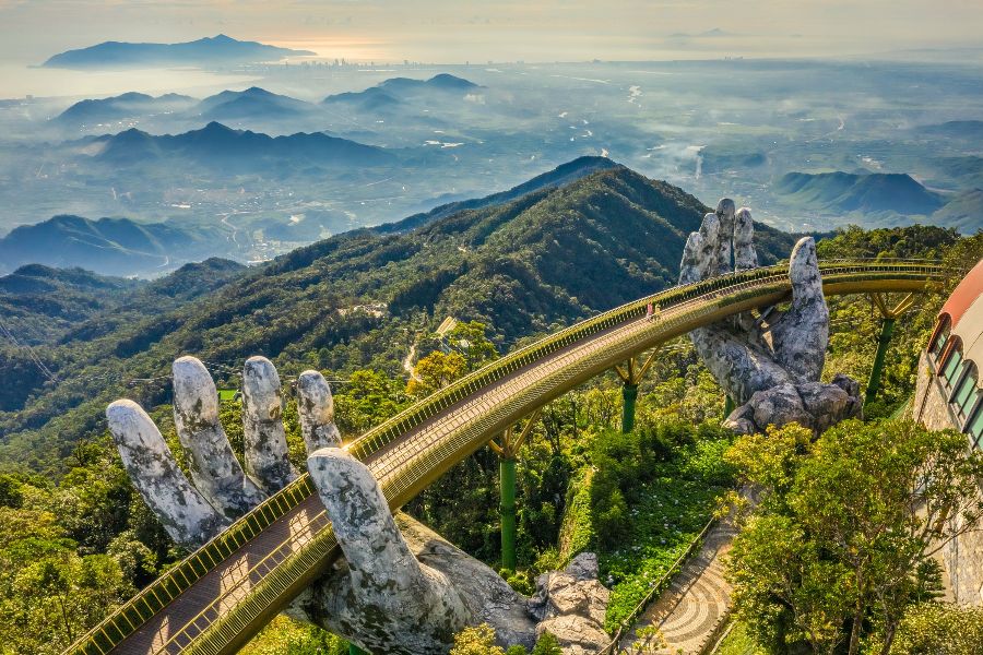 vietnam da nang ba na hills golden bridge