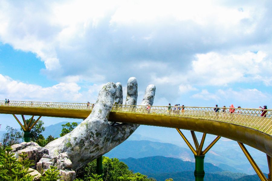 vietnam da nang hoi an hue golden bridge ba na hills