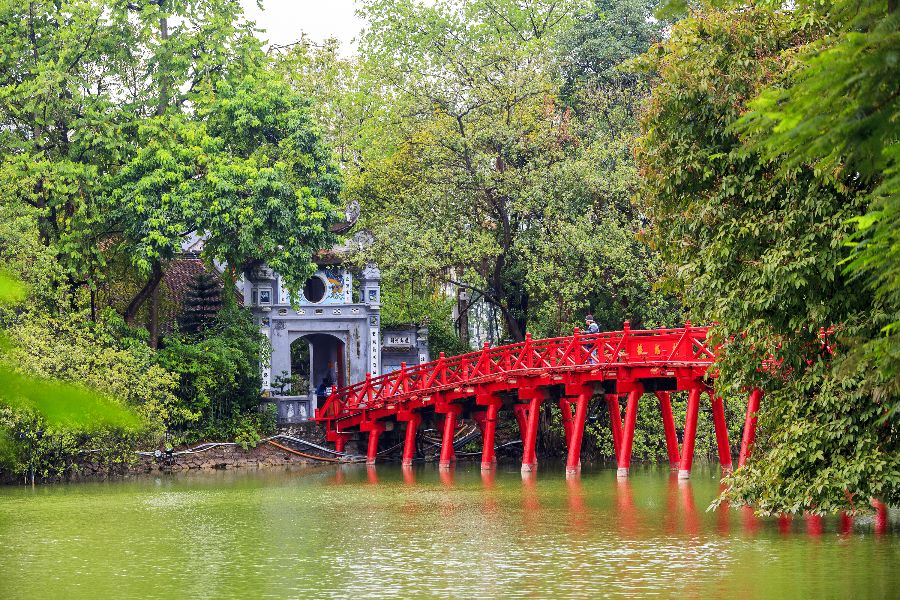 vietnam hanoi red bridge the huc bridge hoan kiem lake