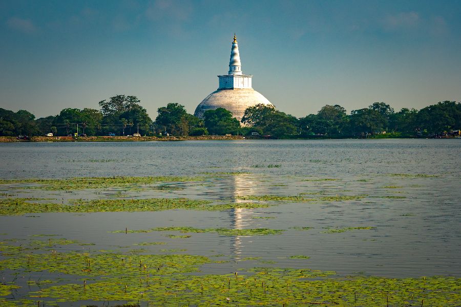 sri lanka anuradhapura ruwanweliseya stoepa