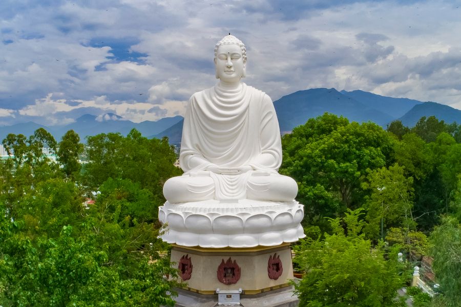 vietnam nha trang long son pagode